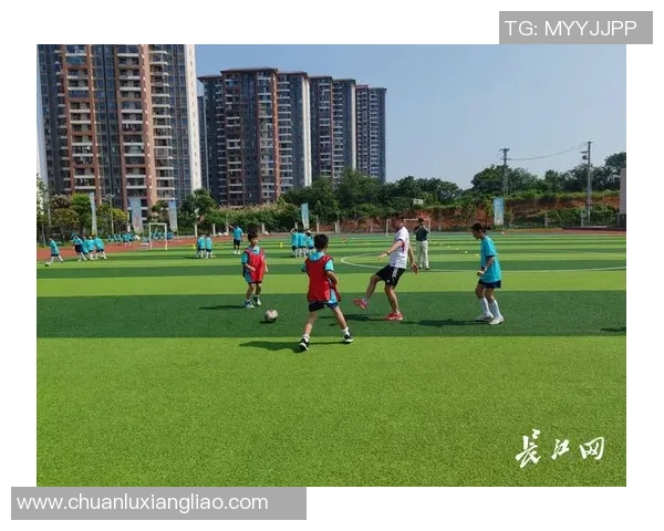 香港足球明星队黄石携手青少年培养足球人才助力本地体育发展